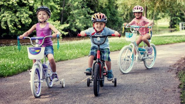 lợi ích khi cho bé đi xe đạp thường xuyên 1